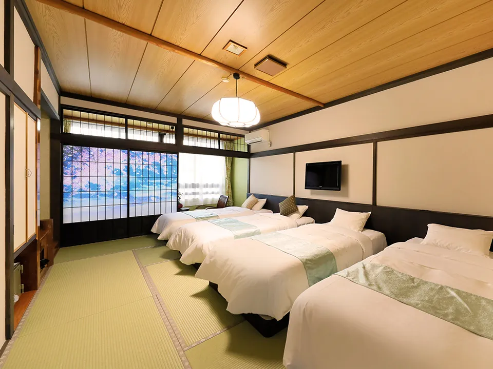 IMAGE:Japanese-Style Room 12 Tatami Mats +Spacious Veranda