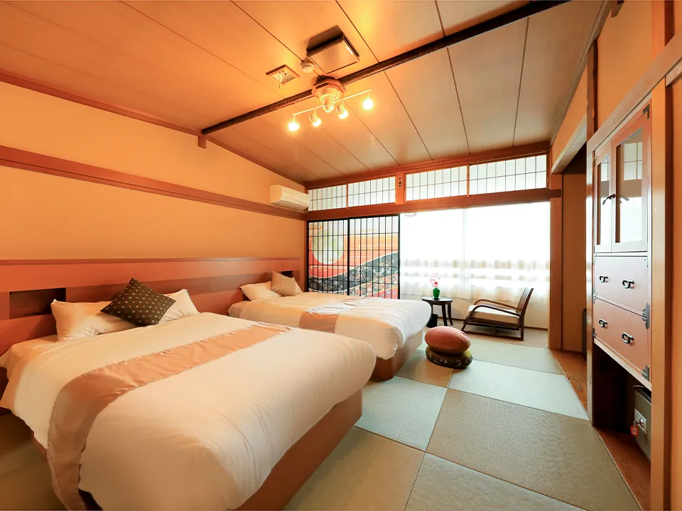 IMAGE:Japanese-Western Style Room + Spacious Veranda